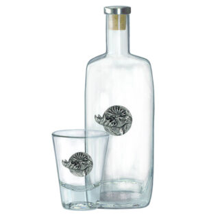 Hirvipullo ja 4 snapsilasia hinta